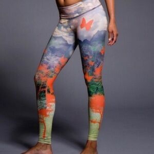 EUC Onzie Vibrant Butterfly Print Leggings